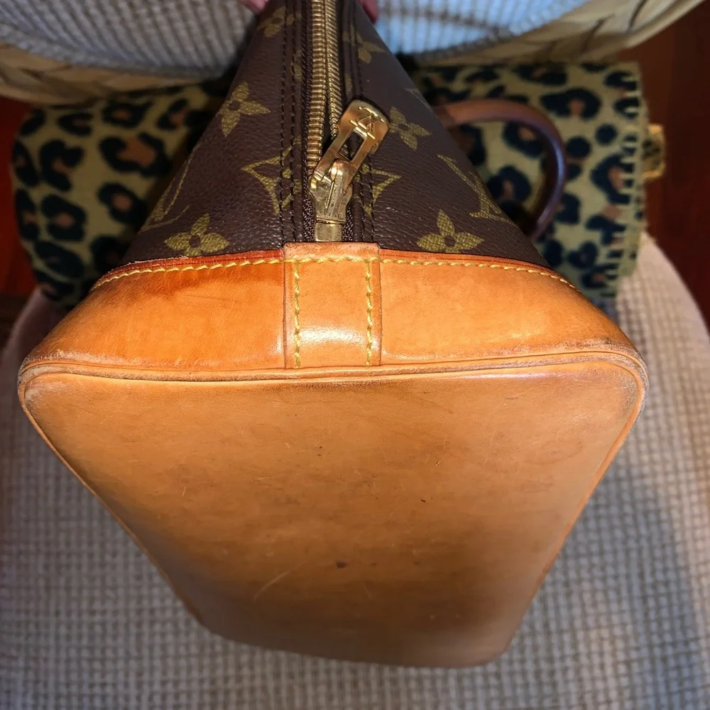 Louis Vuitton Alma Handbag - Picture 10 of 12